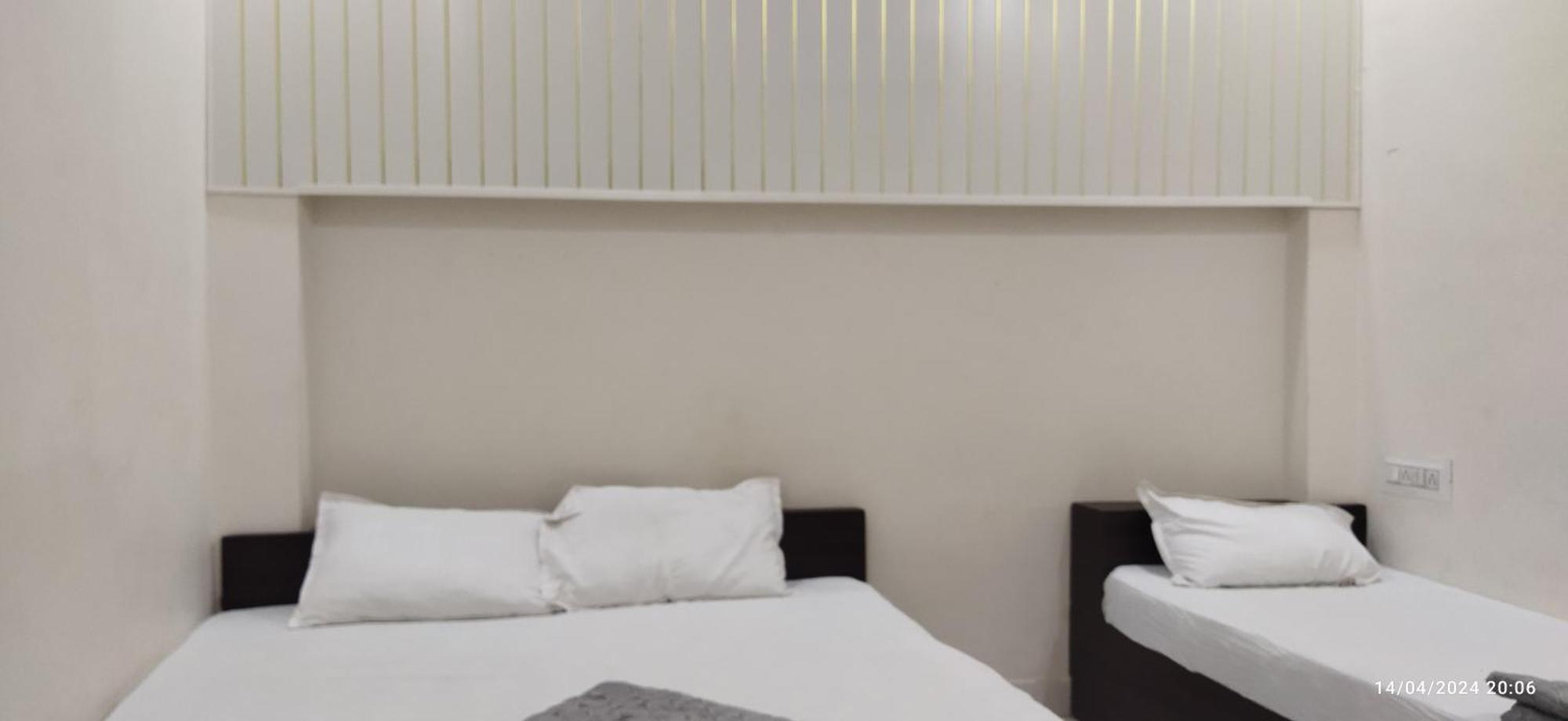 Shree Gajlaxmi Hotel Walking Distance From Mahakaleswar Удджайн Экстерьер фото