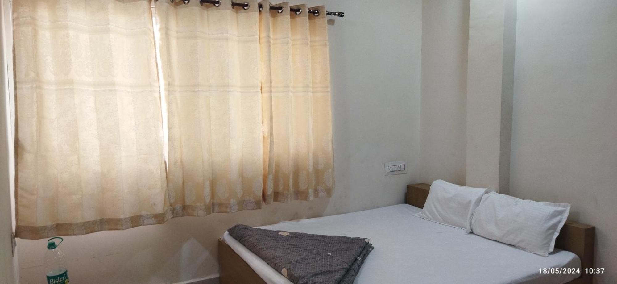 Shree Gajlaxmi Hotel Walking Distance From Mahakaleswar Удджайн Экстерьер фото